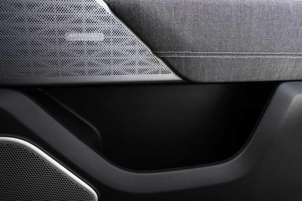 Meridian Speaker in Land Rover