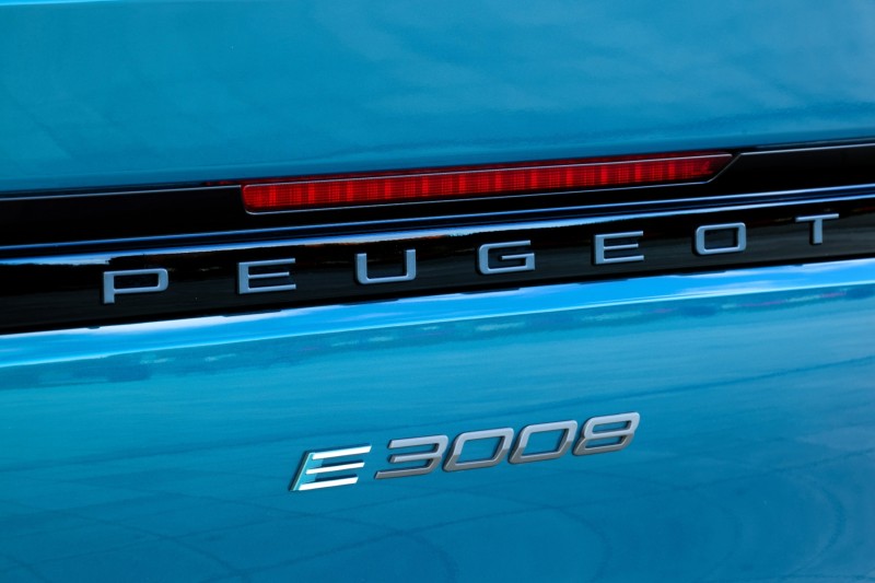 Peugeot E-3008